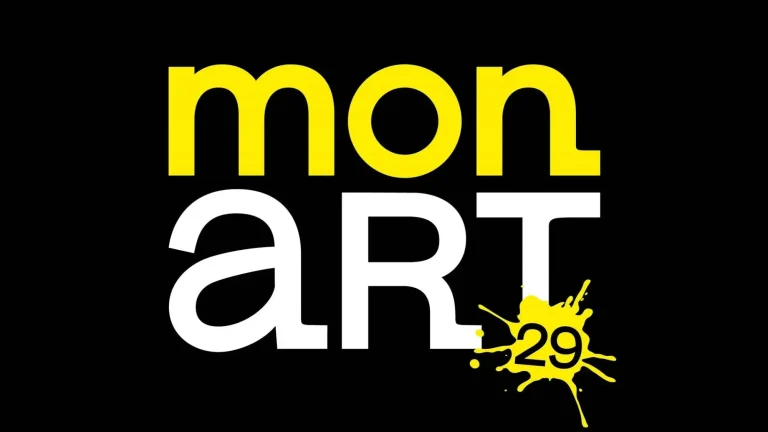 Logo von monART29 in gelb und weiß auf schwarzem Hintergrund mit Spritzeffekt.