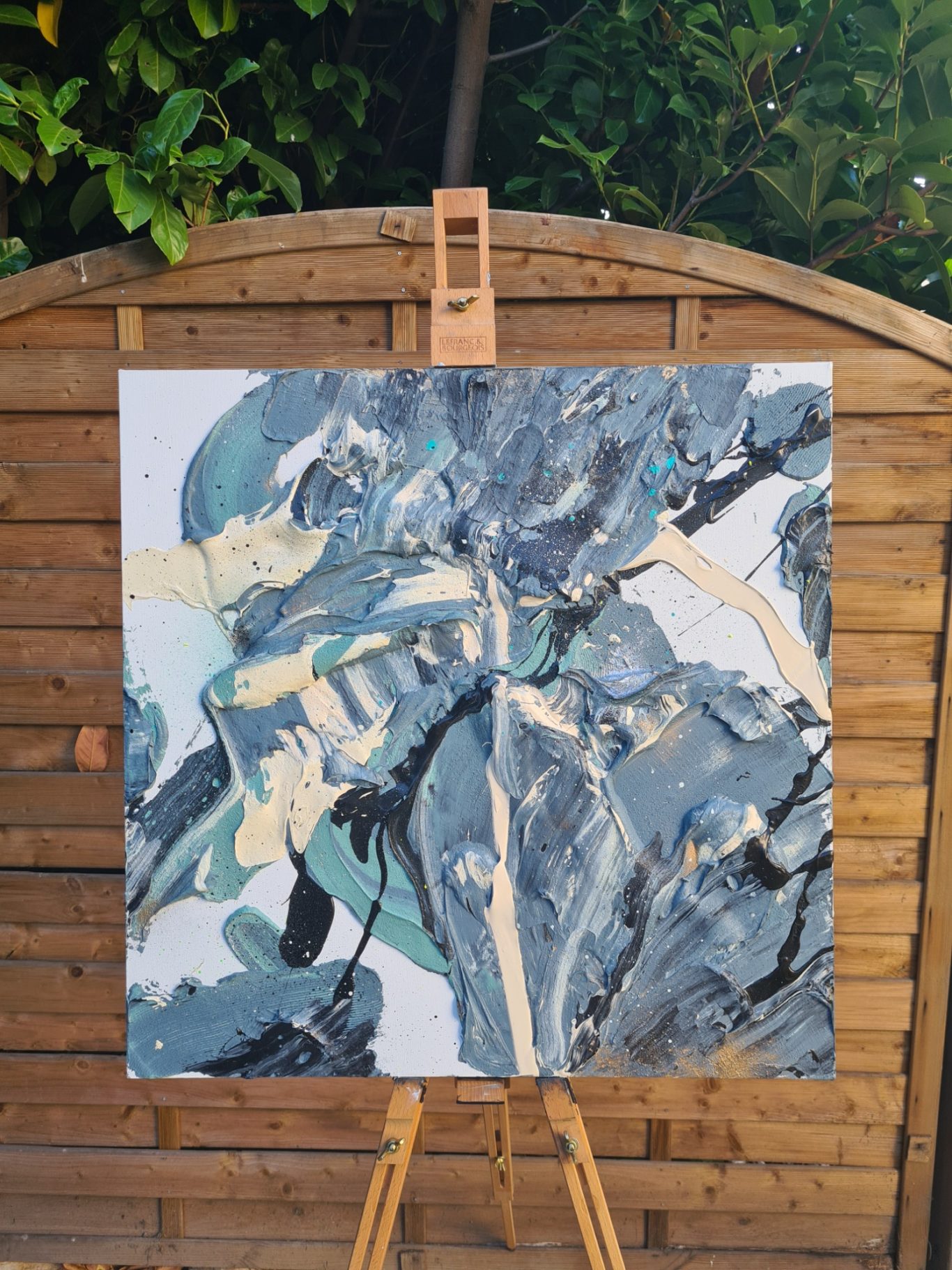 Into the Blue, 60 x 60 cm, 550€* Abstrakte Malerei mit blauen, grünen und beigen Farbtönen auf Leinwand.